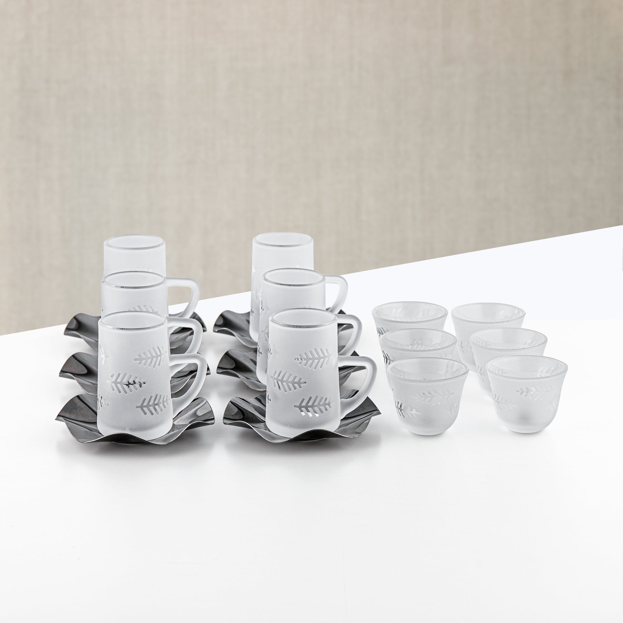 طقم الترمس والشاي المرجان 20 قطعة باللون الأسود المطفي مع لمسات فروست