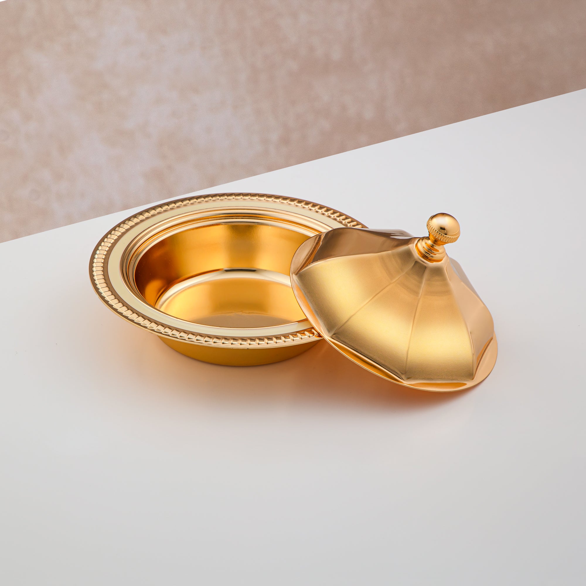 وعاء تمر 18 سم مع غطاء ذهبي من المرجان - HT2305023