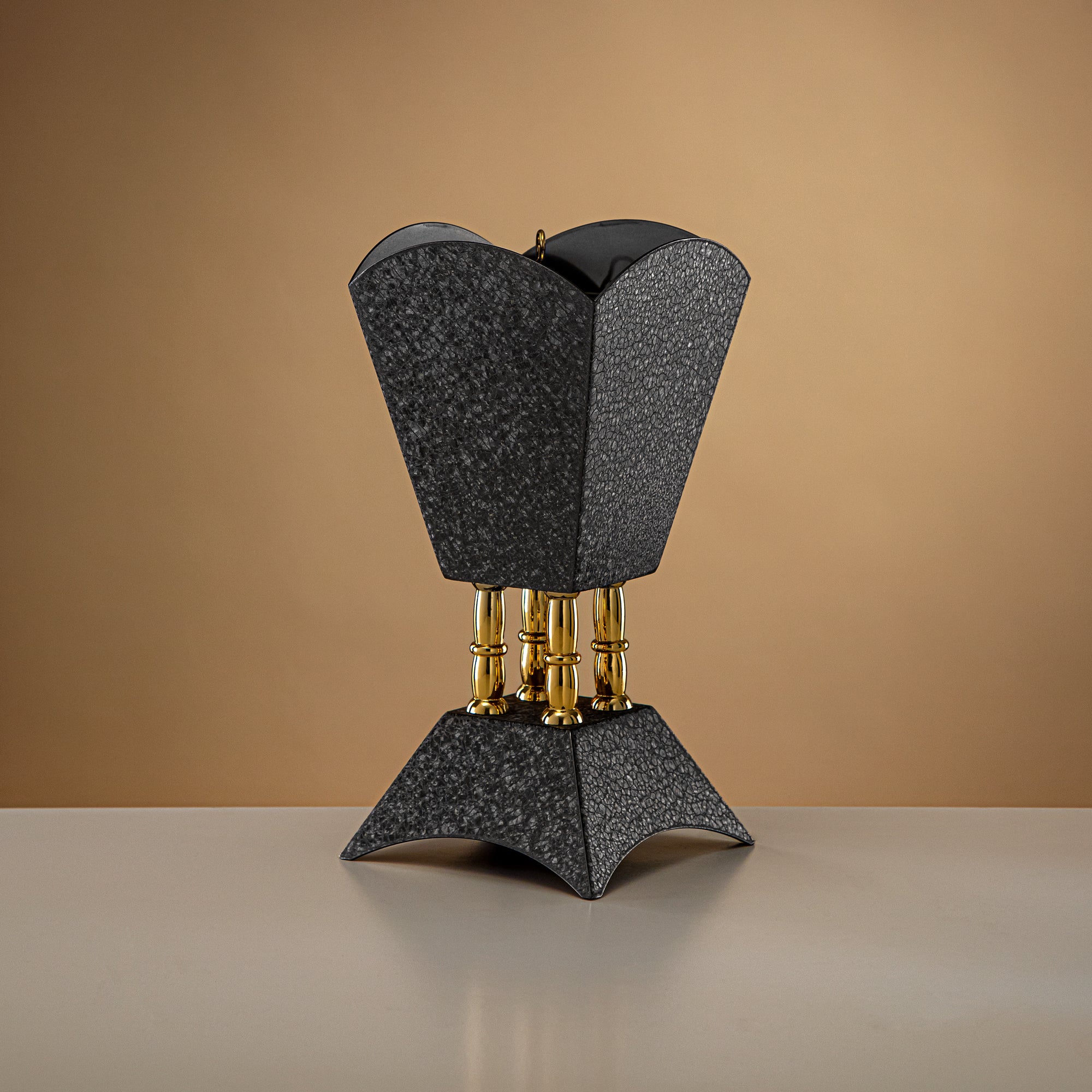 مبخرة المرجان باللونين الأسود والذهبي 23.5 سم