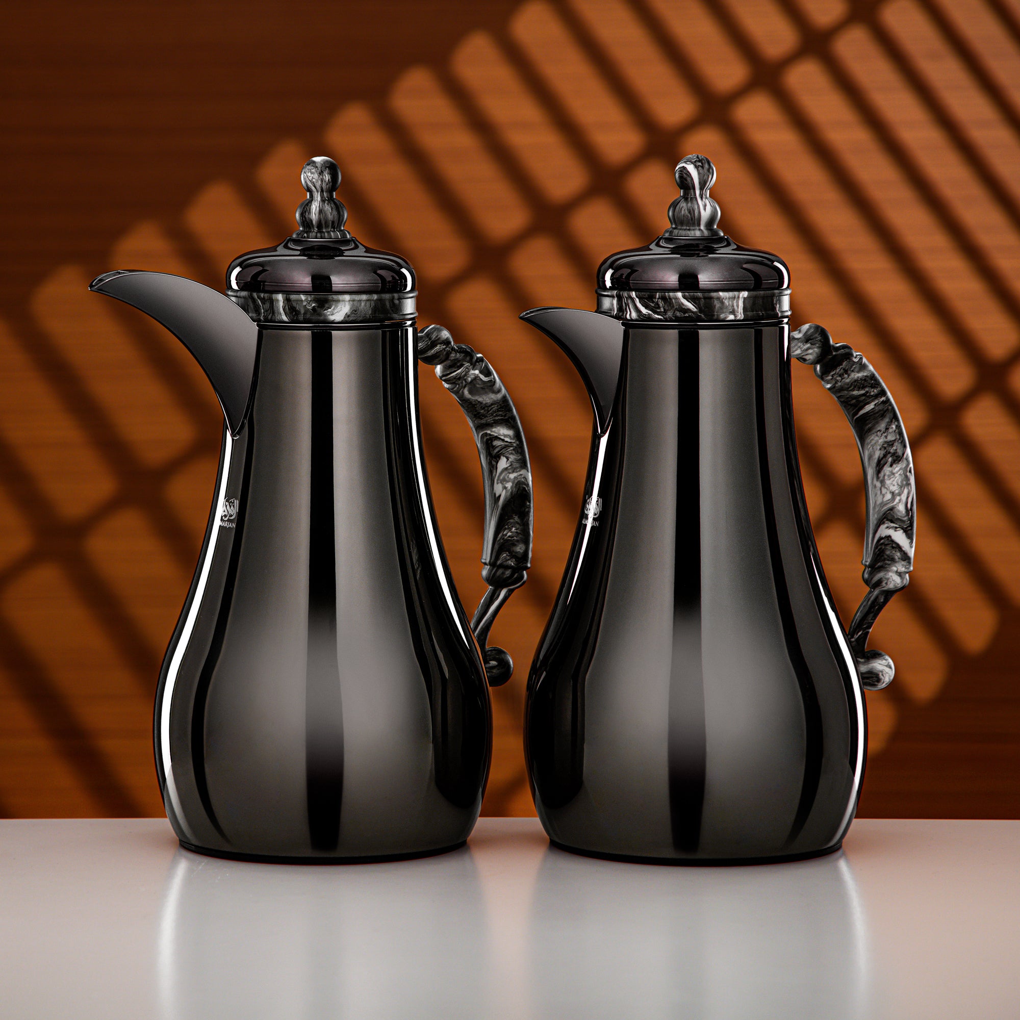 طقم ترامس المرجان 1 لتر + 1 لتر بلون النيكل الأسود والرخام الأسود