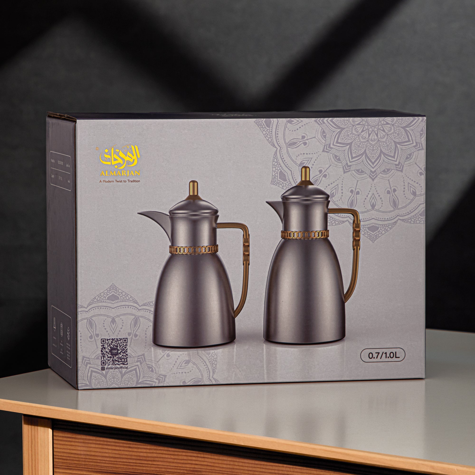 طقم ترامس المرجان 0.7 لتر و1 لتر بلمسة نيكل غير لامع وخشب داكن
