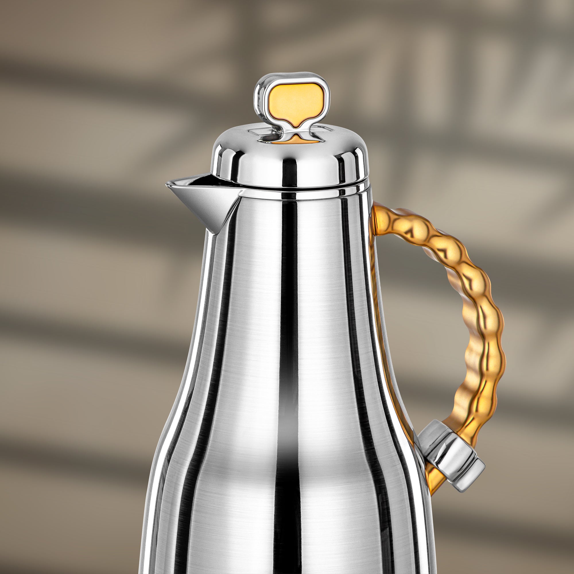 Almarjan 2 Pieces Vacuum Flask Set, Brushed Silver & Matt Gold