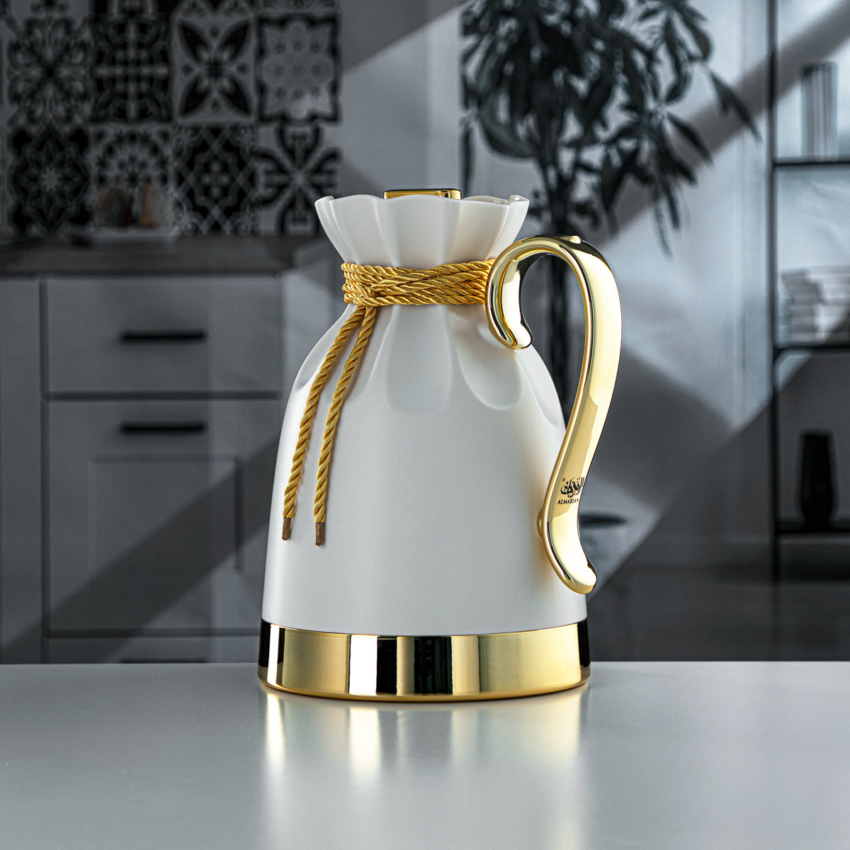 Almarjan 1 Liter Vacuum Flask Ivory & Gold - SM-2D932-100 IV/G/G