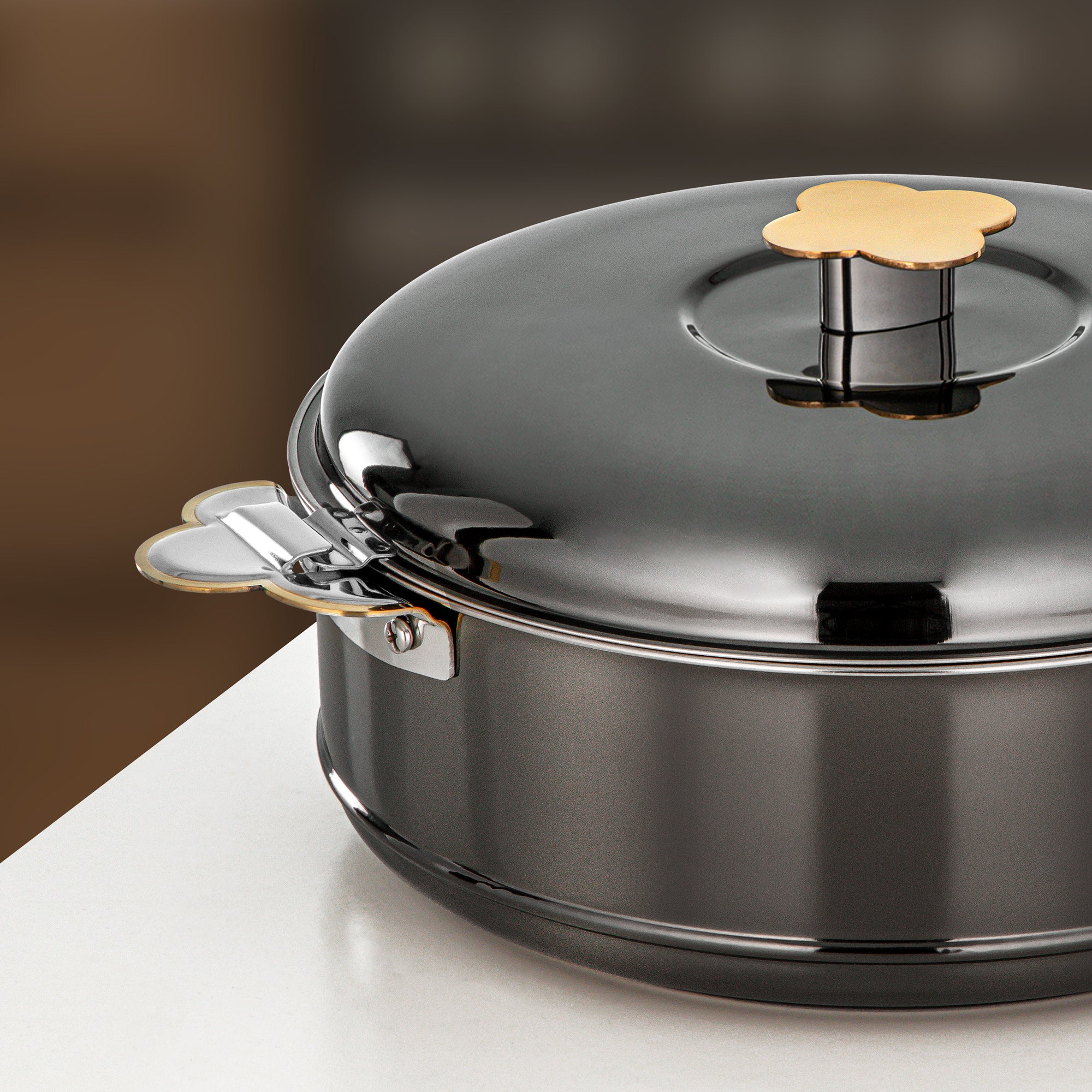 طقم حرارات المرجان فيدا، ٣ قطع بسعات ٢.٥ لتر، ٣.٥ لتر و٥ لتر، باللون الأسود المعدني والذهبي